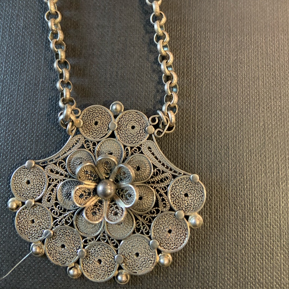 Pendant necklace